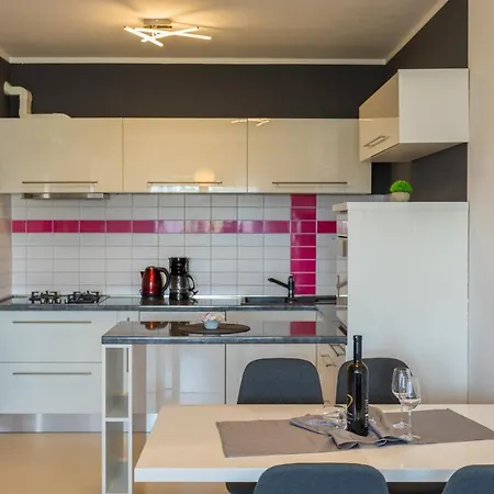 Apartman E&t **** Póla