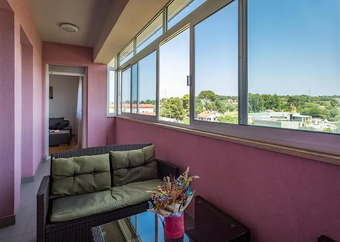 Апартаменты E&t **** *